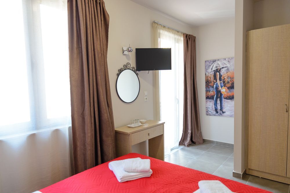 Lux Hotel Piraeus Exterior photo